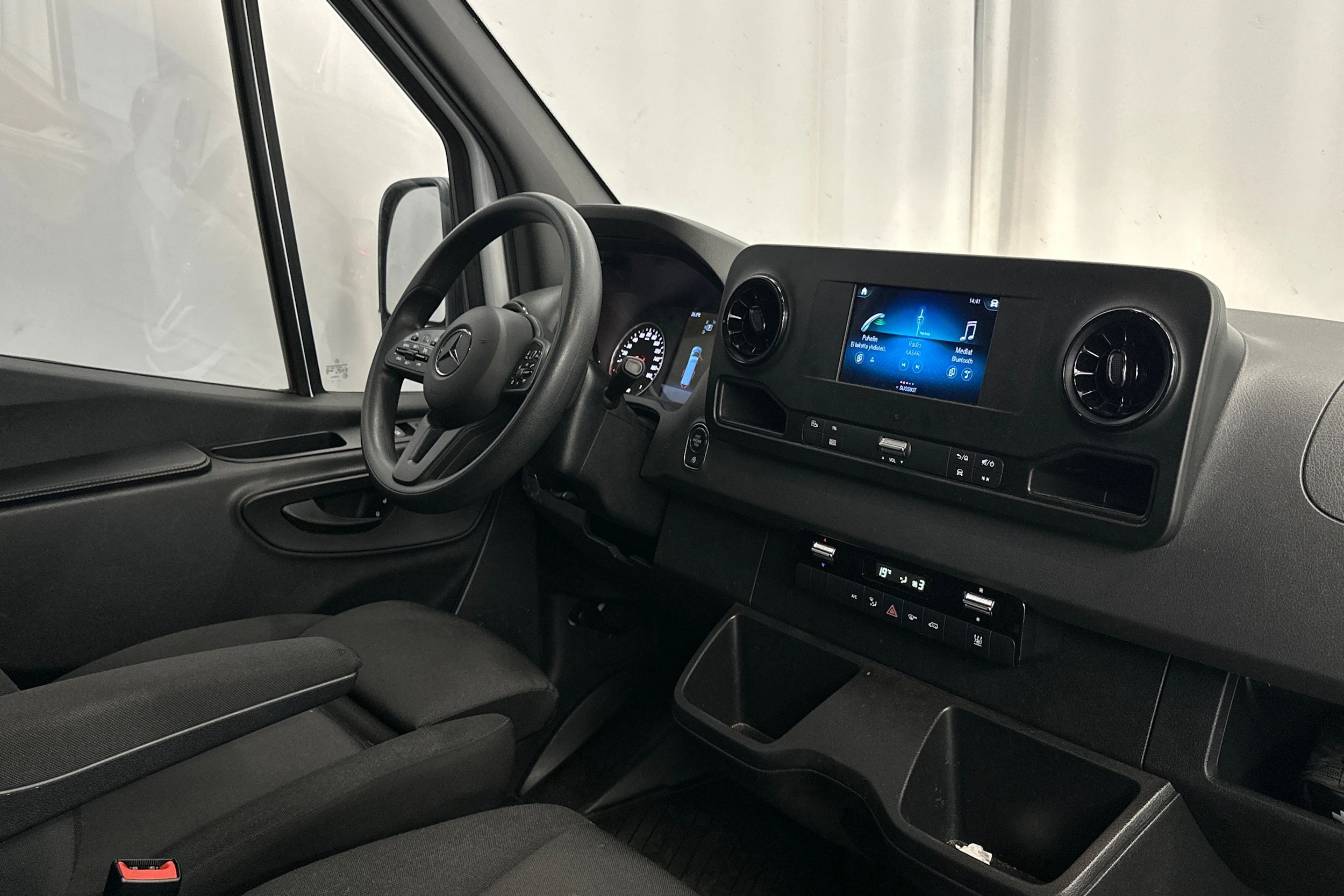 valkoinen Mercedes-Benz Sprinter 2023 kuva 8.