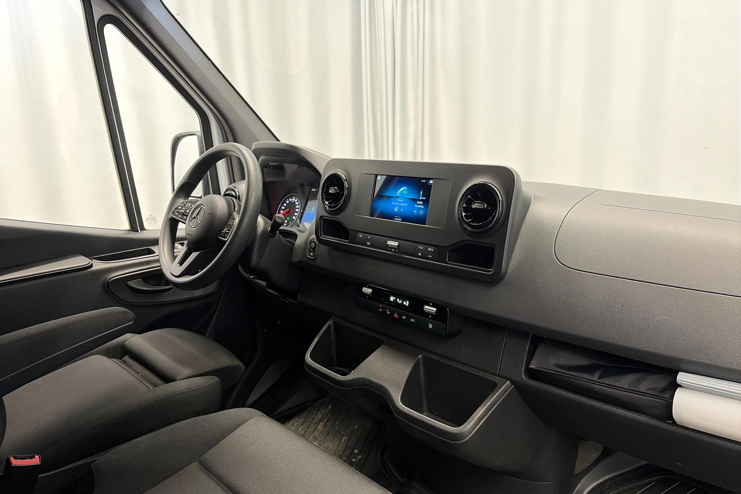 valkoinen Mercedes-Benz Sprinter 2023 kuva 12.