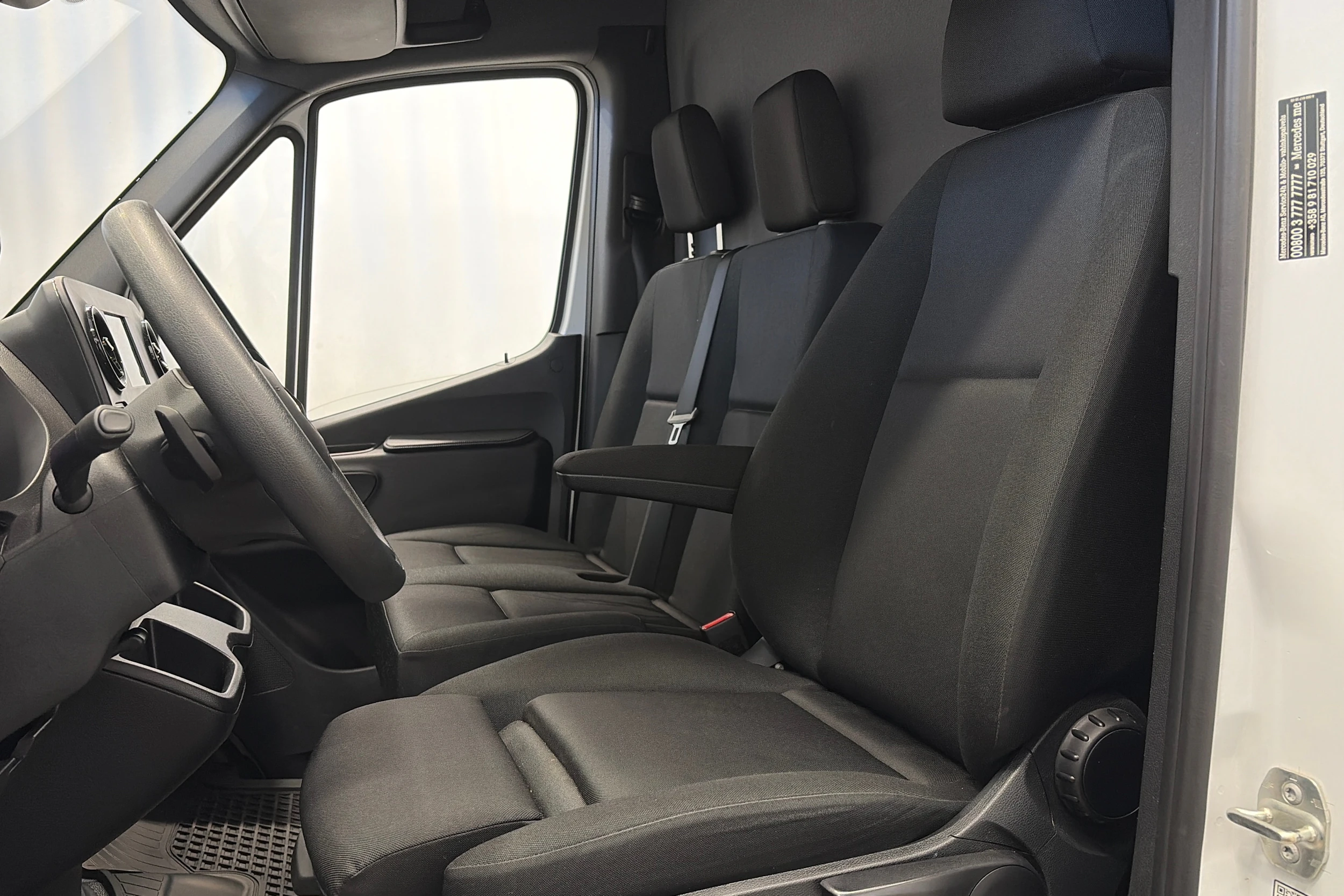 valkoinen Mercedes-Benz Sprinter 2023 kuva 14.