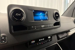 valkoinen Mercedes-Benz Sprinter 2023 kuva 16.