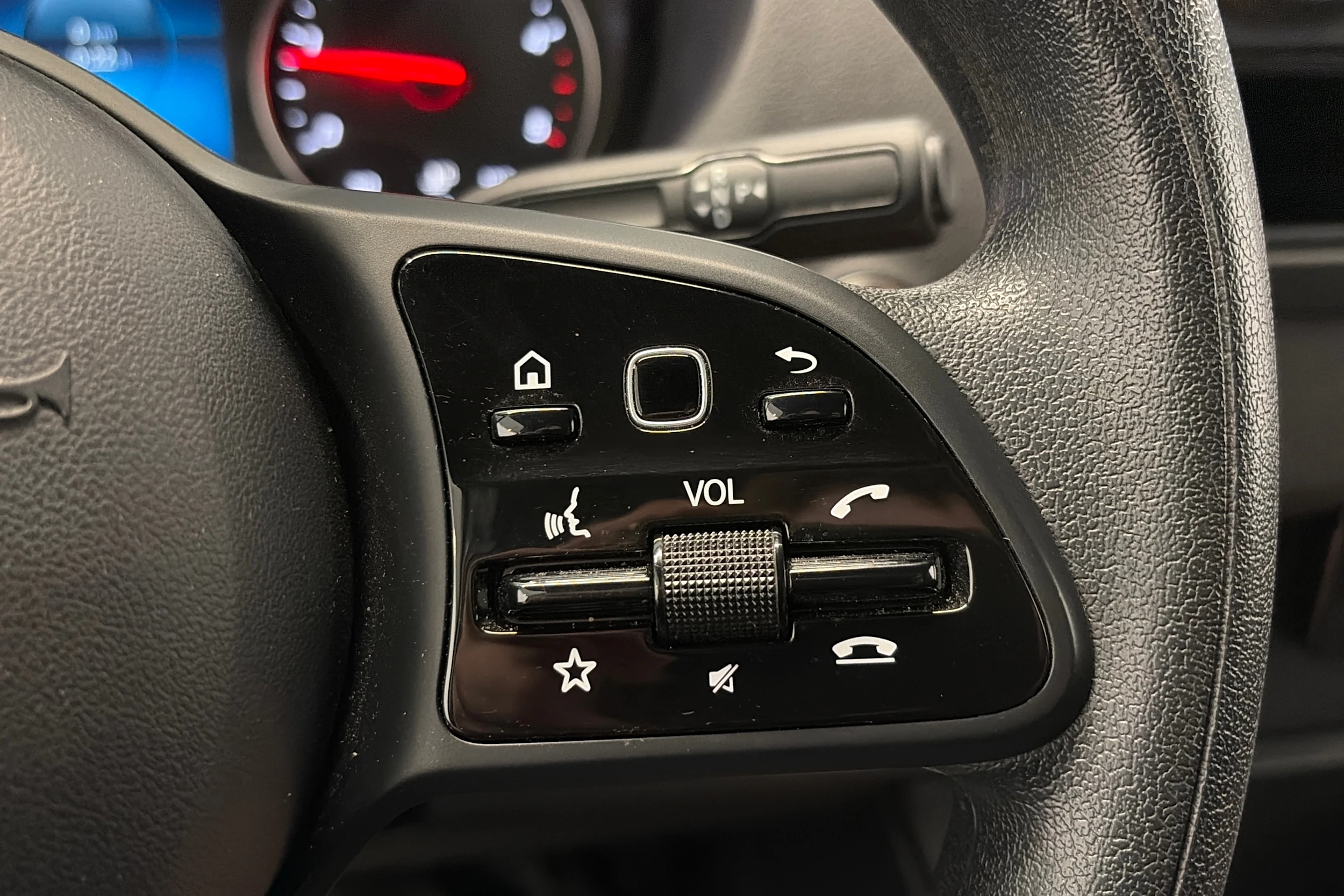valkoinen Mercedes-Benz Sprinter 2023 kuva 18.