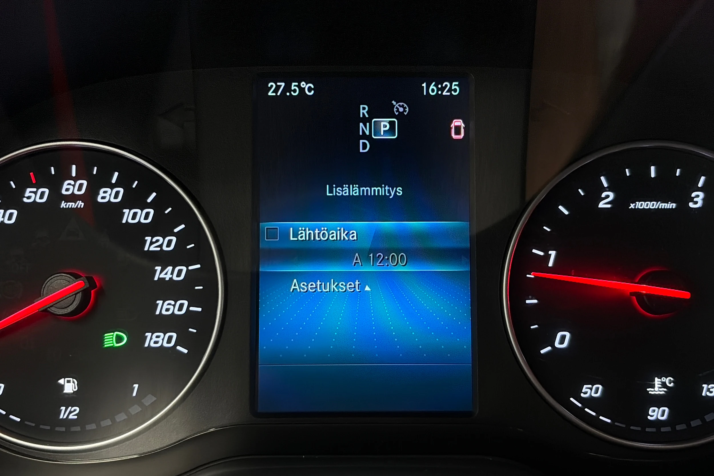 valkoinen Mercedes-Benz Sprinter 2023 kuva 23.