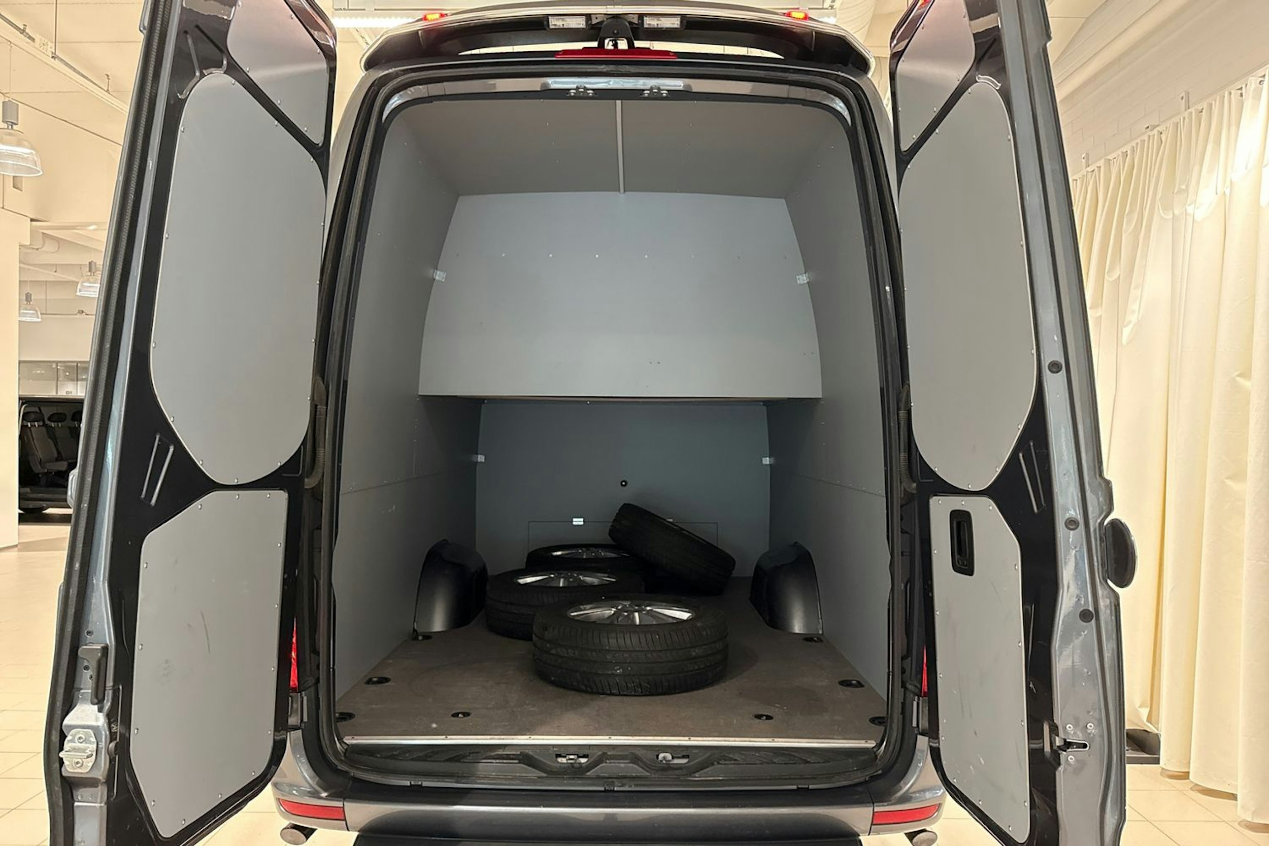 Harmaa Mercedes-Benz SPRINTER 2023 kuva 34.