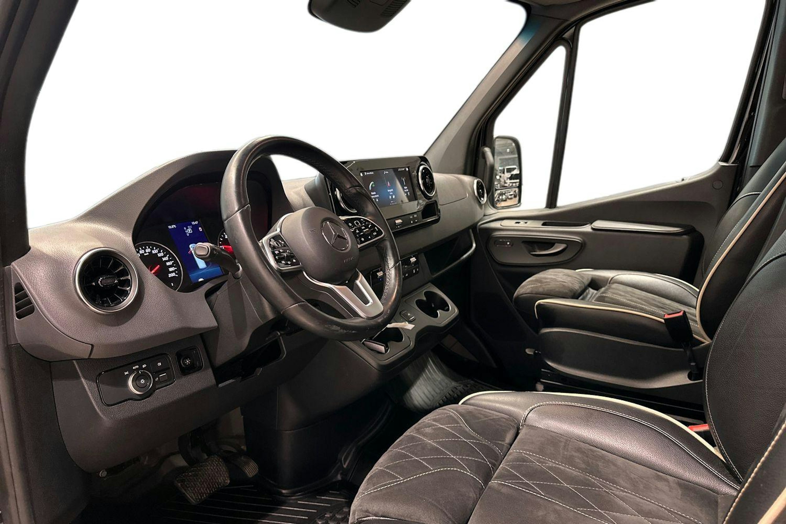 musta Mercedes-Benz Sprinter 2023 kuva 8.