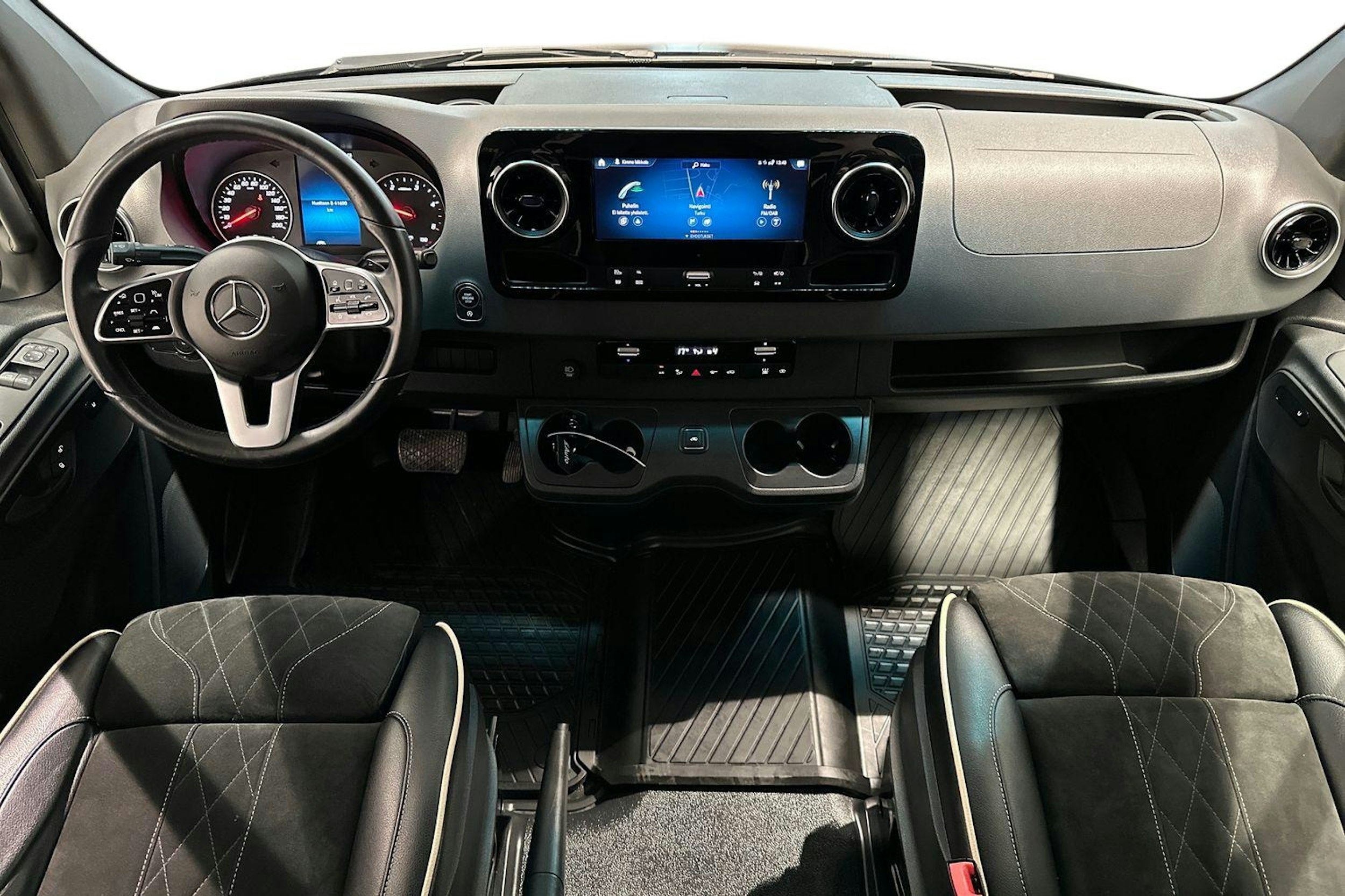 musta Mercedes-Benz Sprinter 2023 kuva 9.