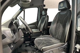 musta Mercedes-Benz Sprinter 2023 kuva 11.