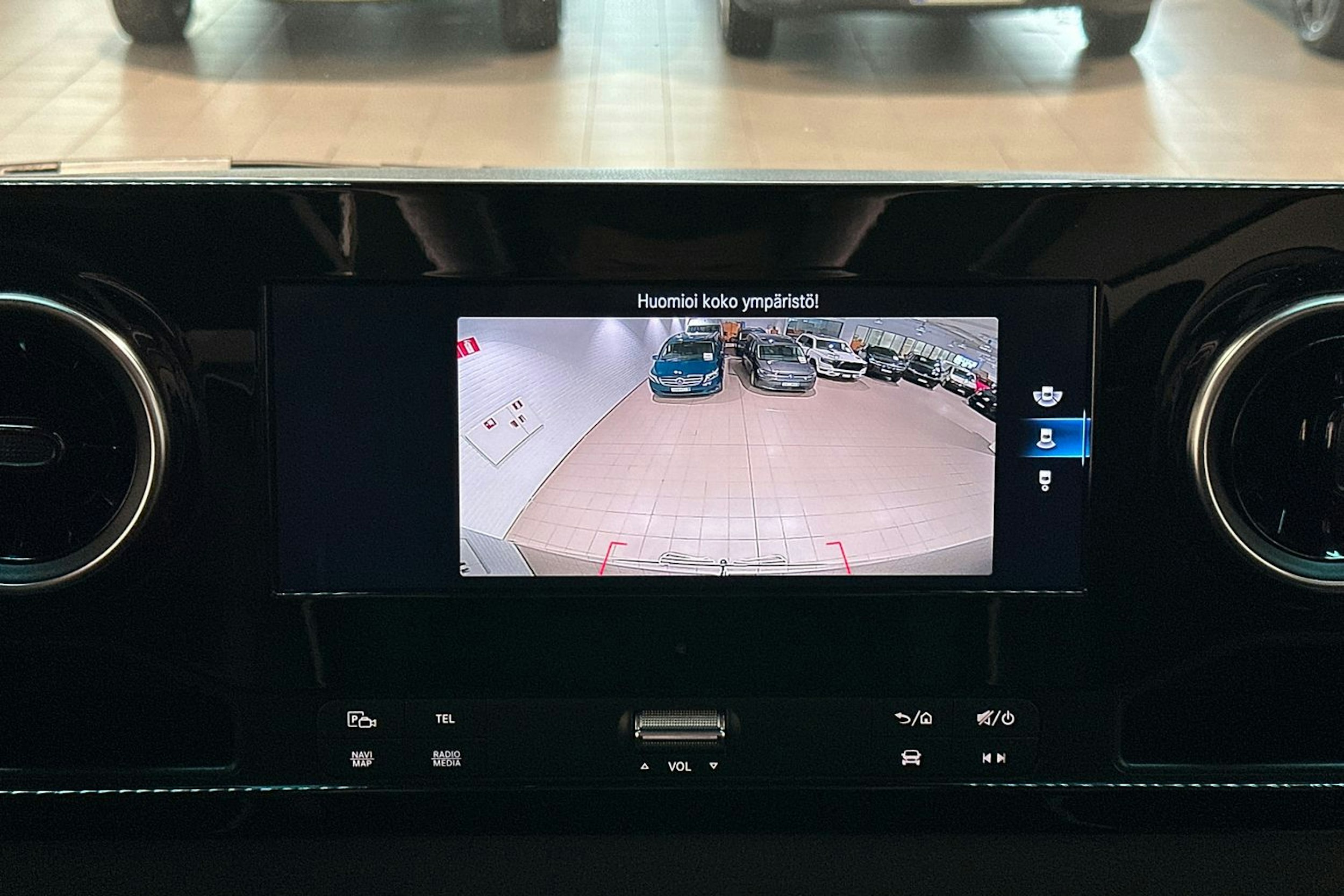 musta Mercedes-Benz Sprinter 2023 kuva 18.