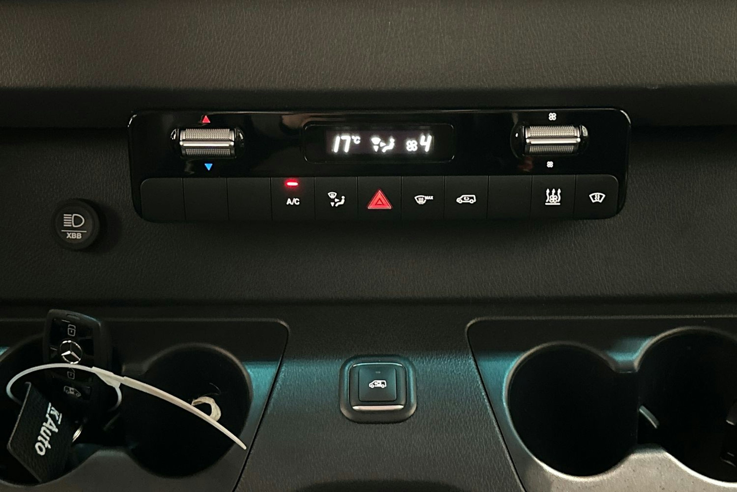 musta Mercedes-Benz Sprinter 2023 kuva 20.