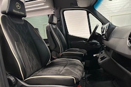musta Mercedes-Benz Sprinter 2023 kuva 22.