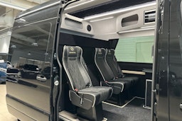 musta Mercedes-Benz Sprinter 2023 kuva 23.