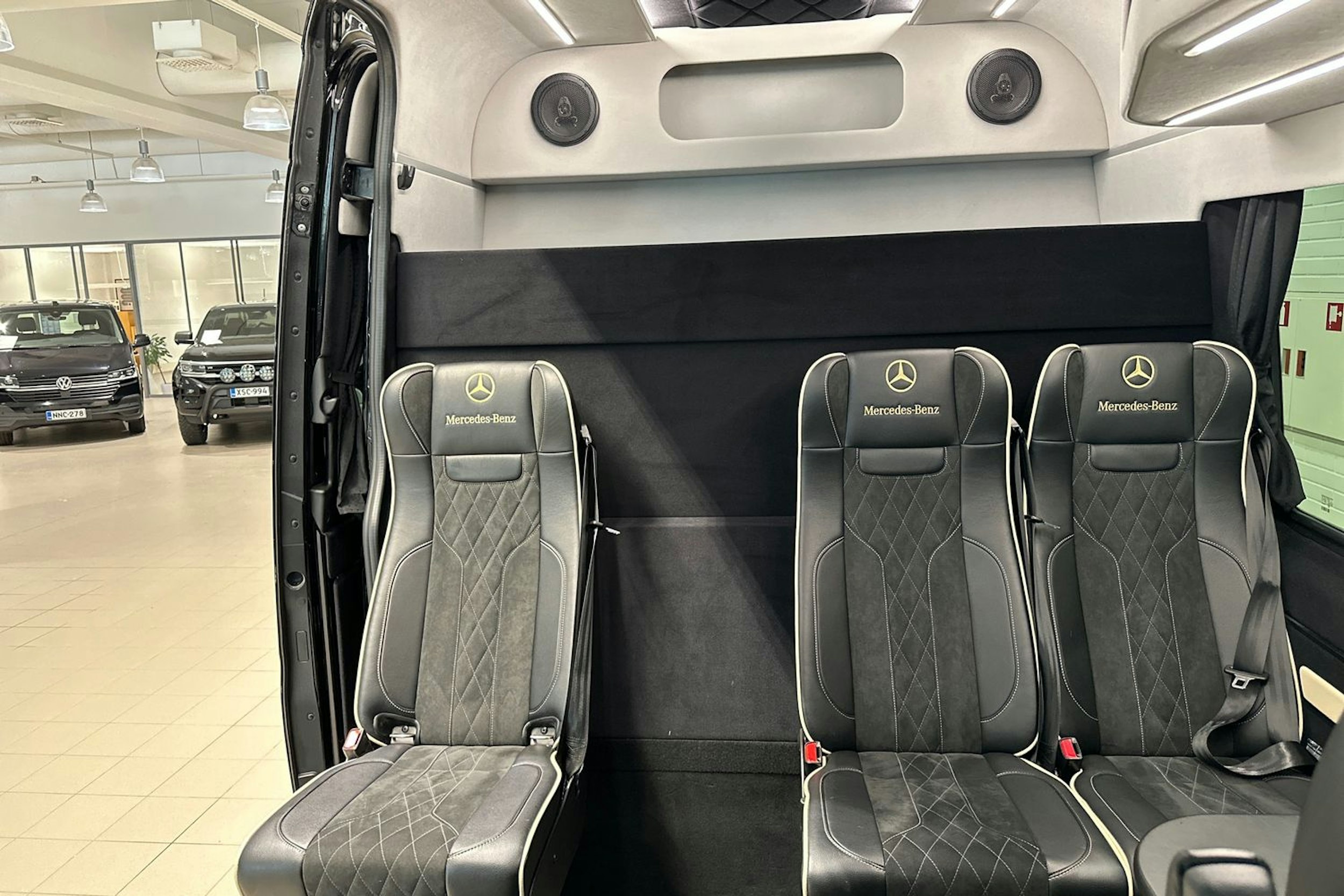 musta Mercedes-Benz Sprinter 2023 kuva 26.