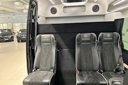 musta Mercedes-Benz Sprinter 2023 kuva 26.