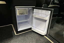 musta Mercedes-Benz Sprinter 2023 kuva 27.