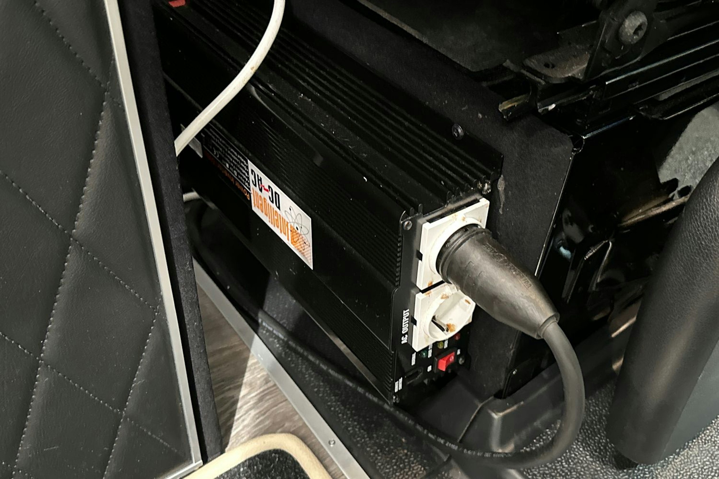 musta Mercedes-Benz Sprinter 2023 kuva 29.