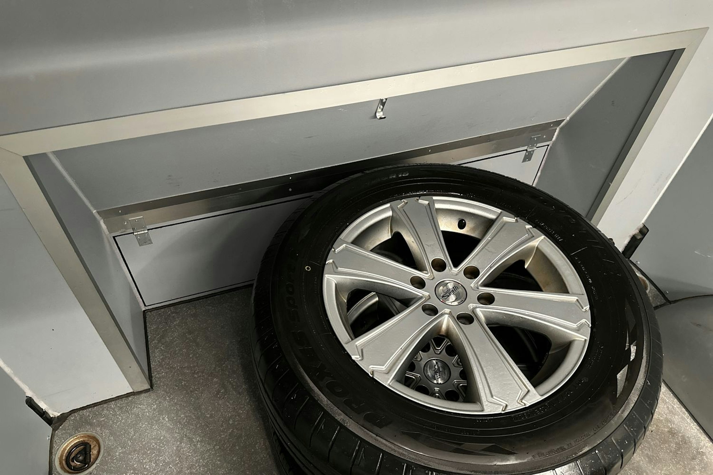 musta Mercedes-Benz Sprinter 2023 kuva 34.