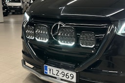 musta Mercedes-Benz Sprinter 2023 kuva 39.