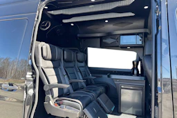 musta Mercedes-Benz Sprinter 2023 kuva 3.