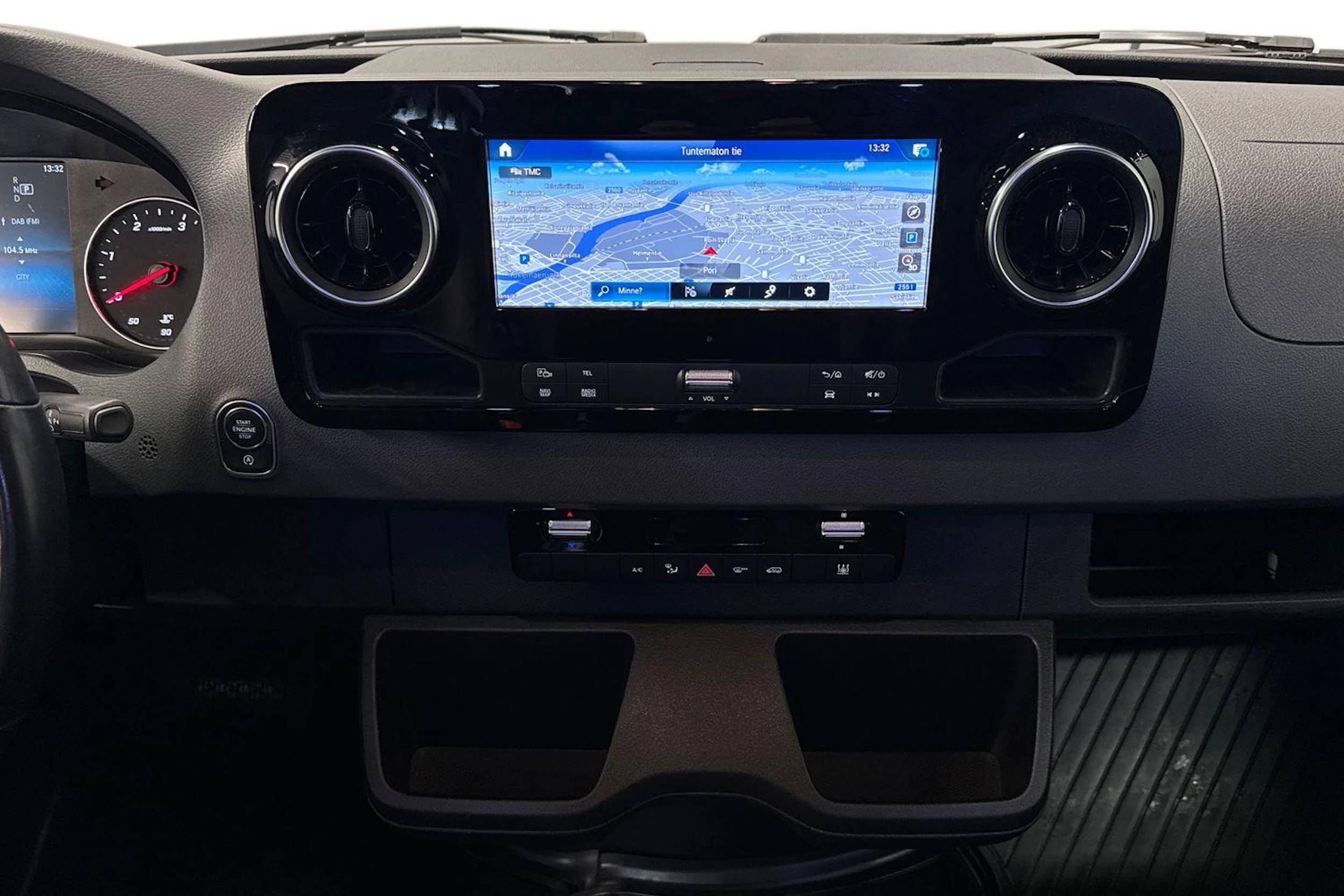 musta Mercedes-Benz Sprinter 2023 kuva 9.