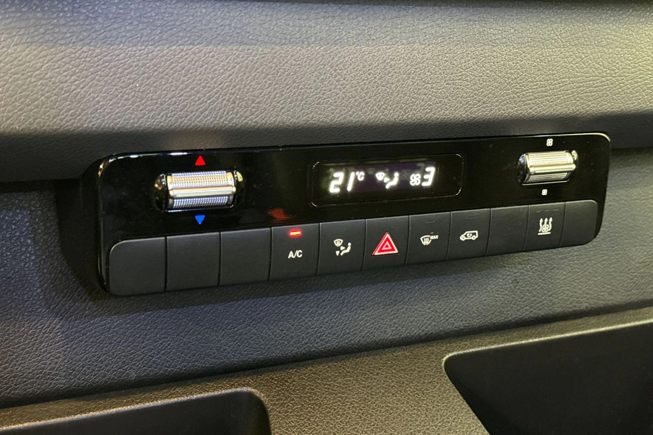 musta Mercedes-Benz Sprinter 2023 kuva 16.