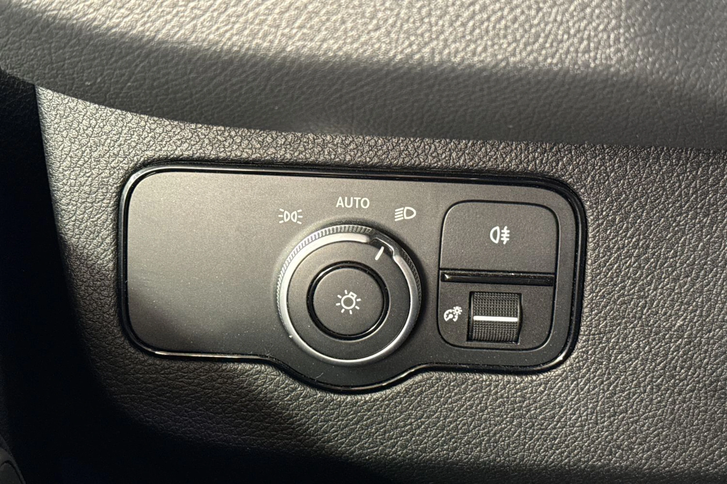musta Mercedes-Benz Sprinter 2023 kuva 17.