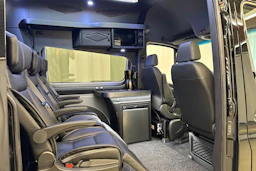 musta Mercedes-Benz Sprinter 2023 kuva 24.