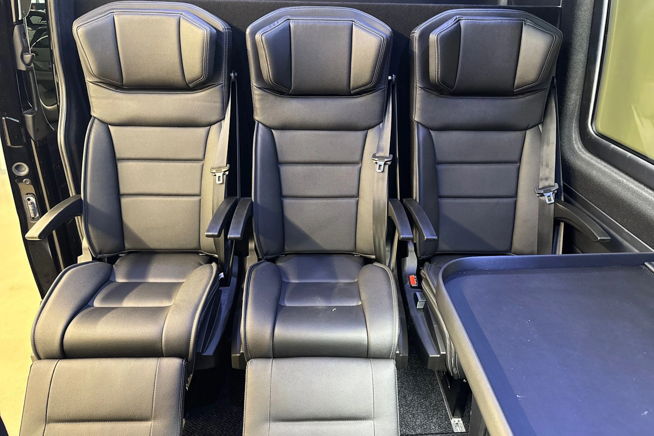 musta Mercedes-Benz Sprinter 2023 kuva 26.