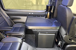 musta Mercedes-Benz Sprinter 2023 kuva 28.