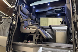 musta Mercedes-Benz Sprinter 2023 kuva 30.