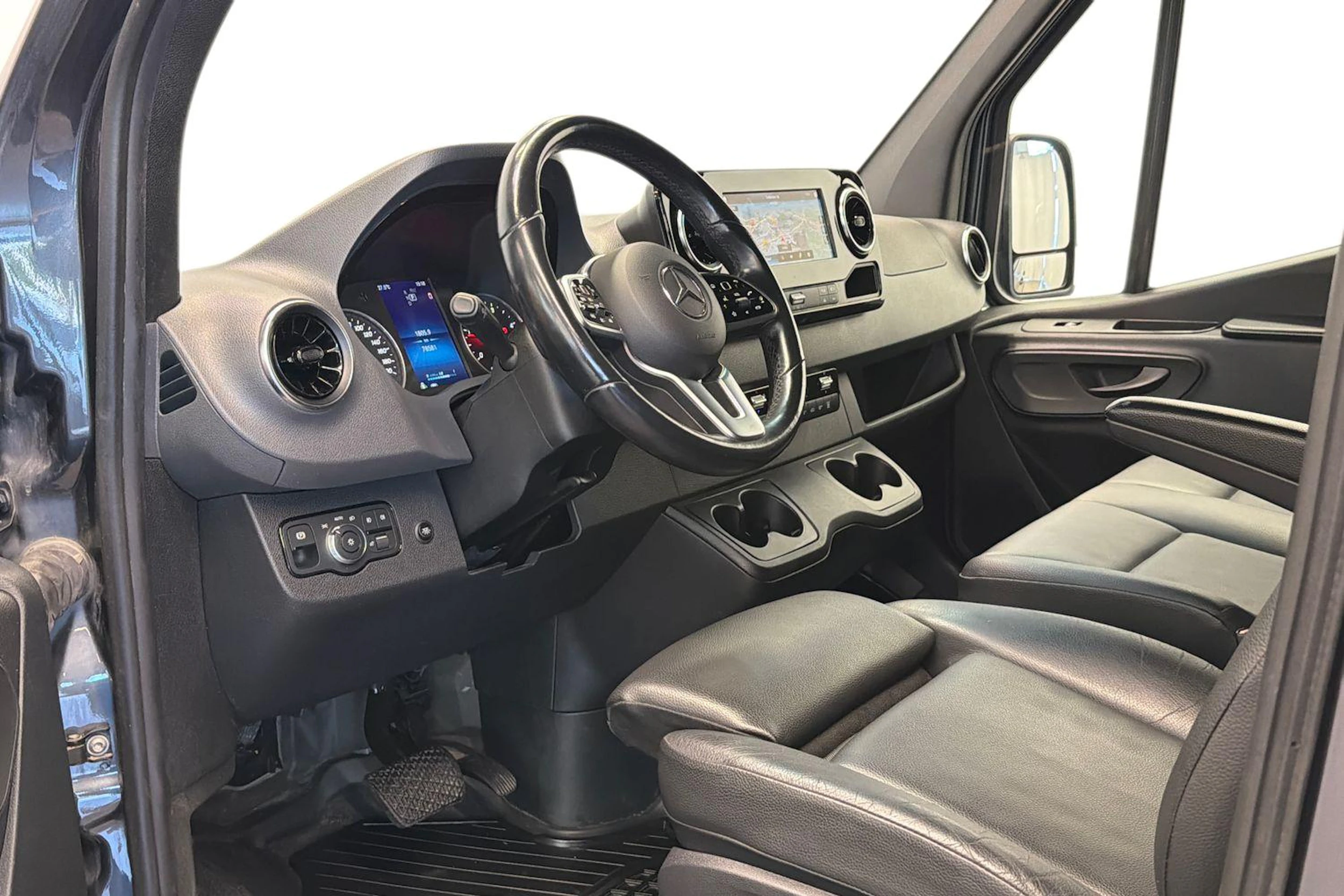 harmaa Mercedes-Benz Sprinter 2023 kuva 8.