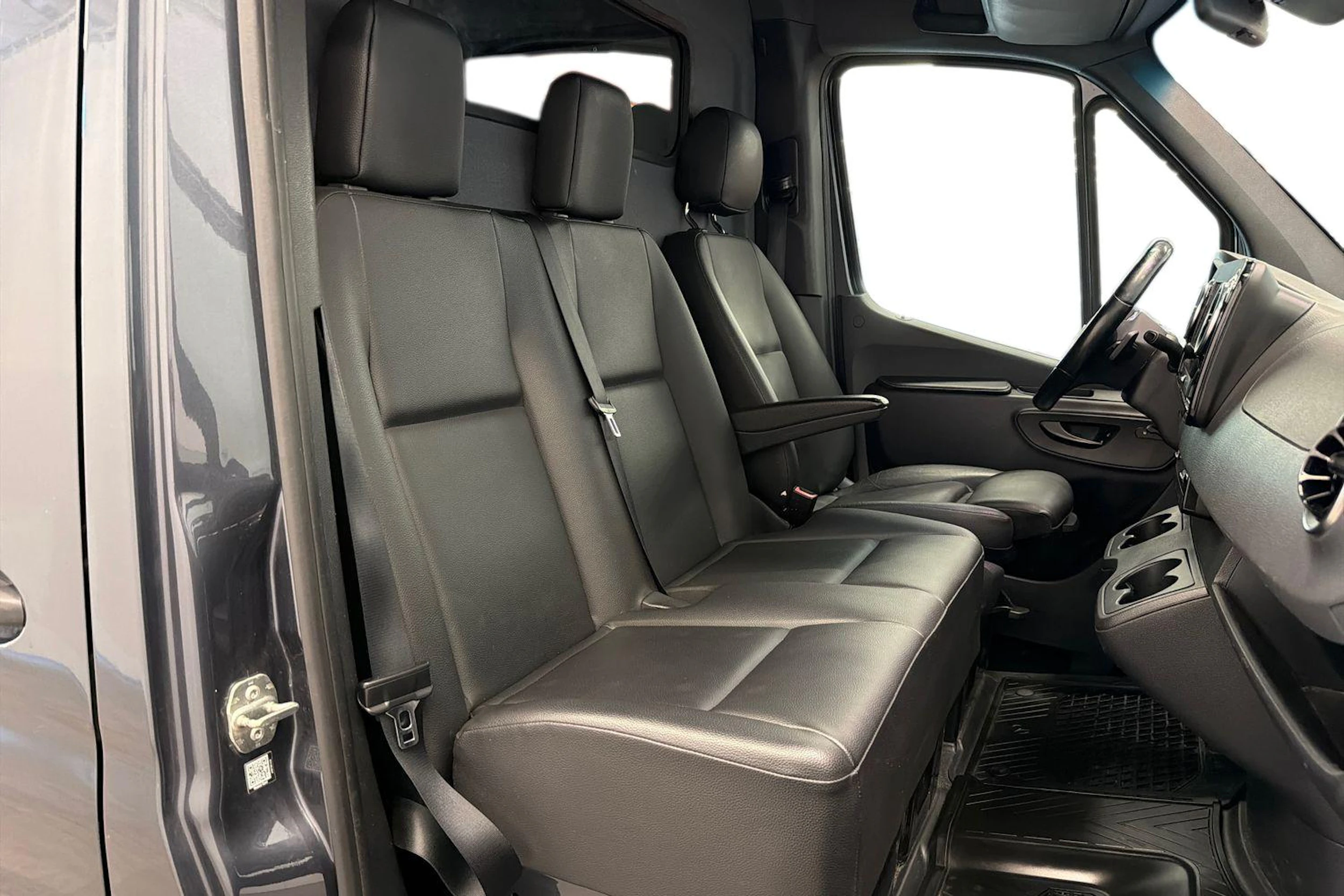 harmaa Mercedes-Benz Sprinter 2023 kuva 11.