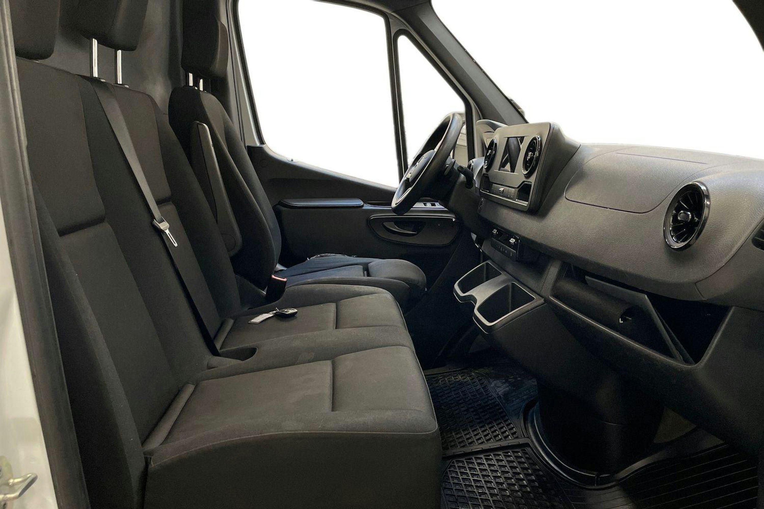 valkoinen Mercedes-Benz Sprinter 2024 kuva 11.