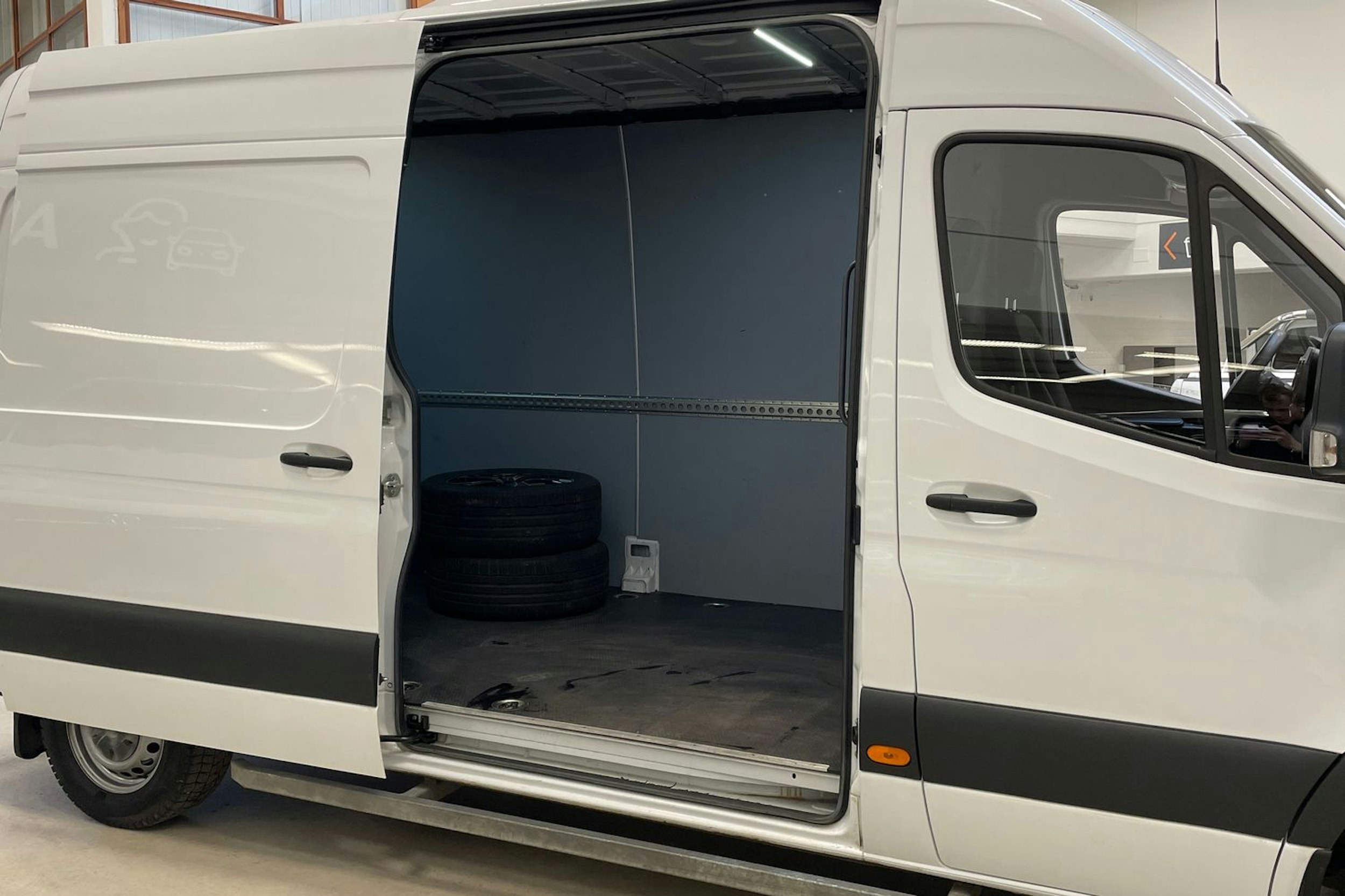 valkoinen Mercedes-Benz Sprinter 2024 kuva 13.