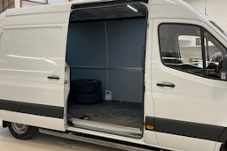 valkoinen Mercedes-Benz Sprinter 2024 kuva 13.