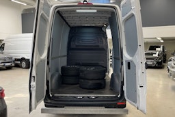 valkoinen Mercedes-Benz Sprinter 2024 kuva 15.