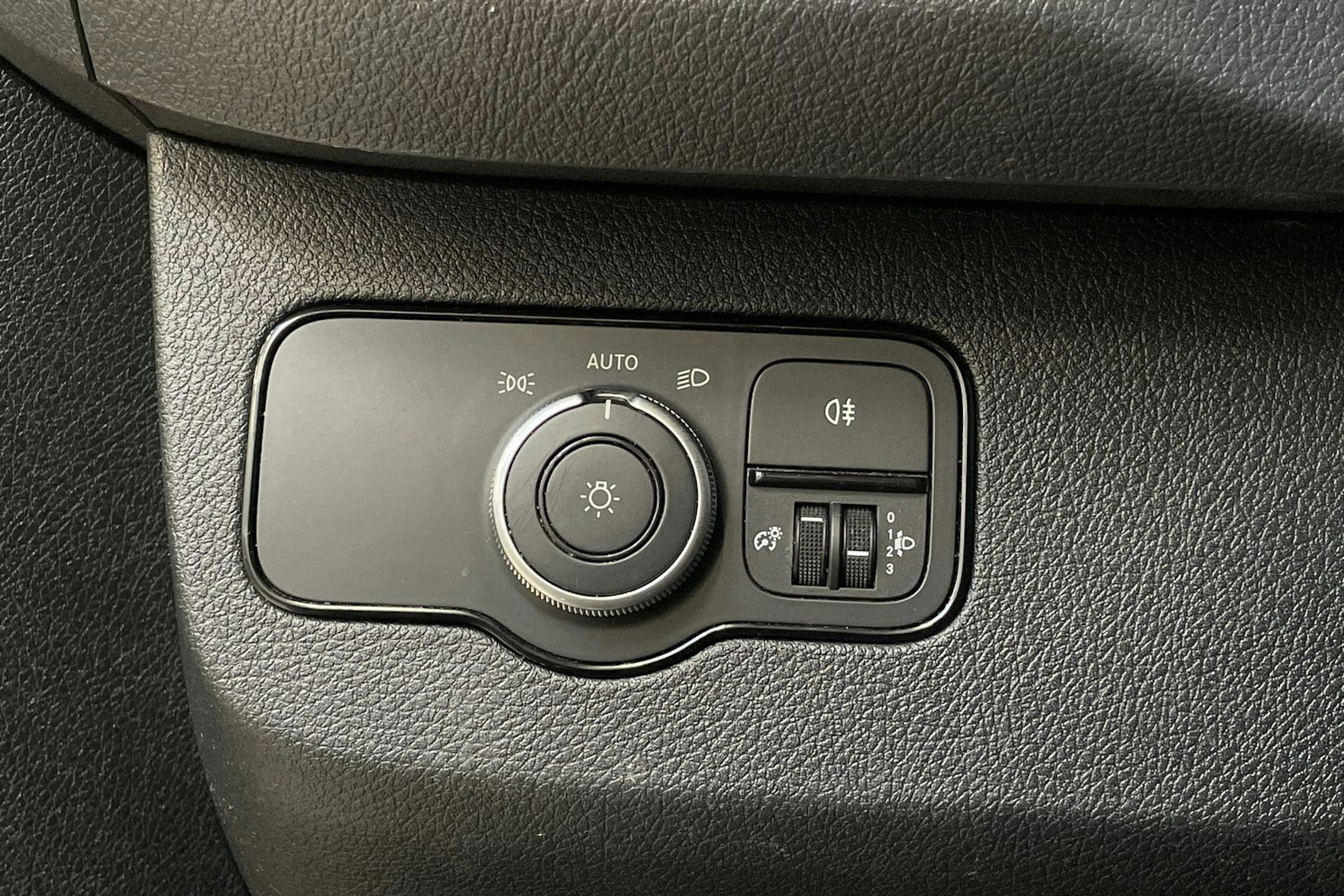 valkoinen Mercedes-Benz Sprinter 2024 kuva 17.