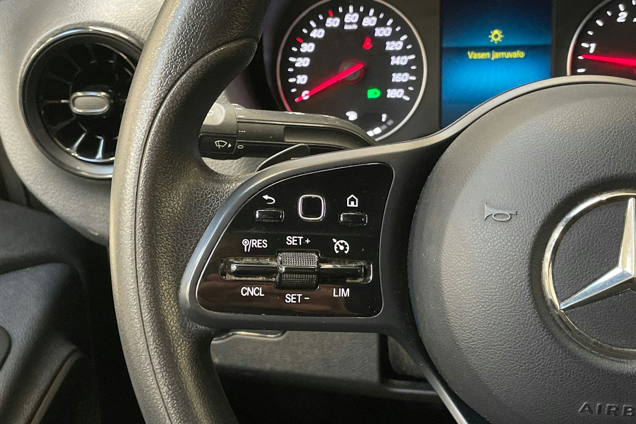 valkoinen Mercedes-Benz Sprinter 2024 kuva 19.