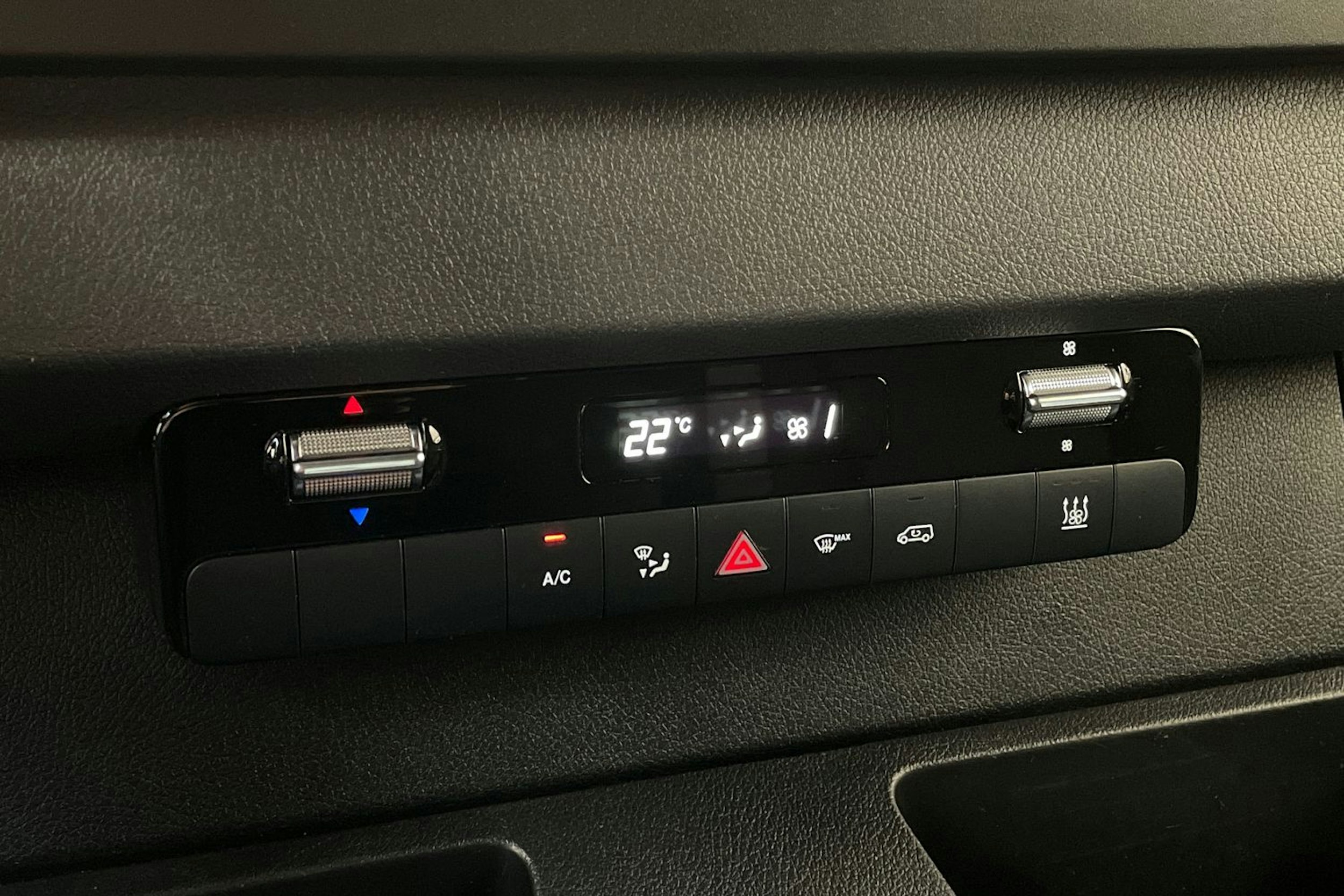 valkoinen Mercedes-Benz Sprinter 2024 kuva 22.