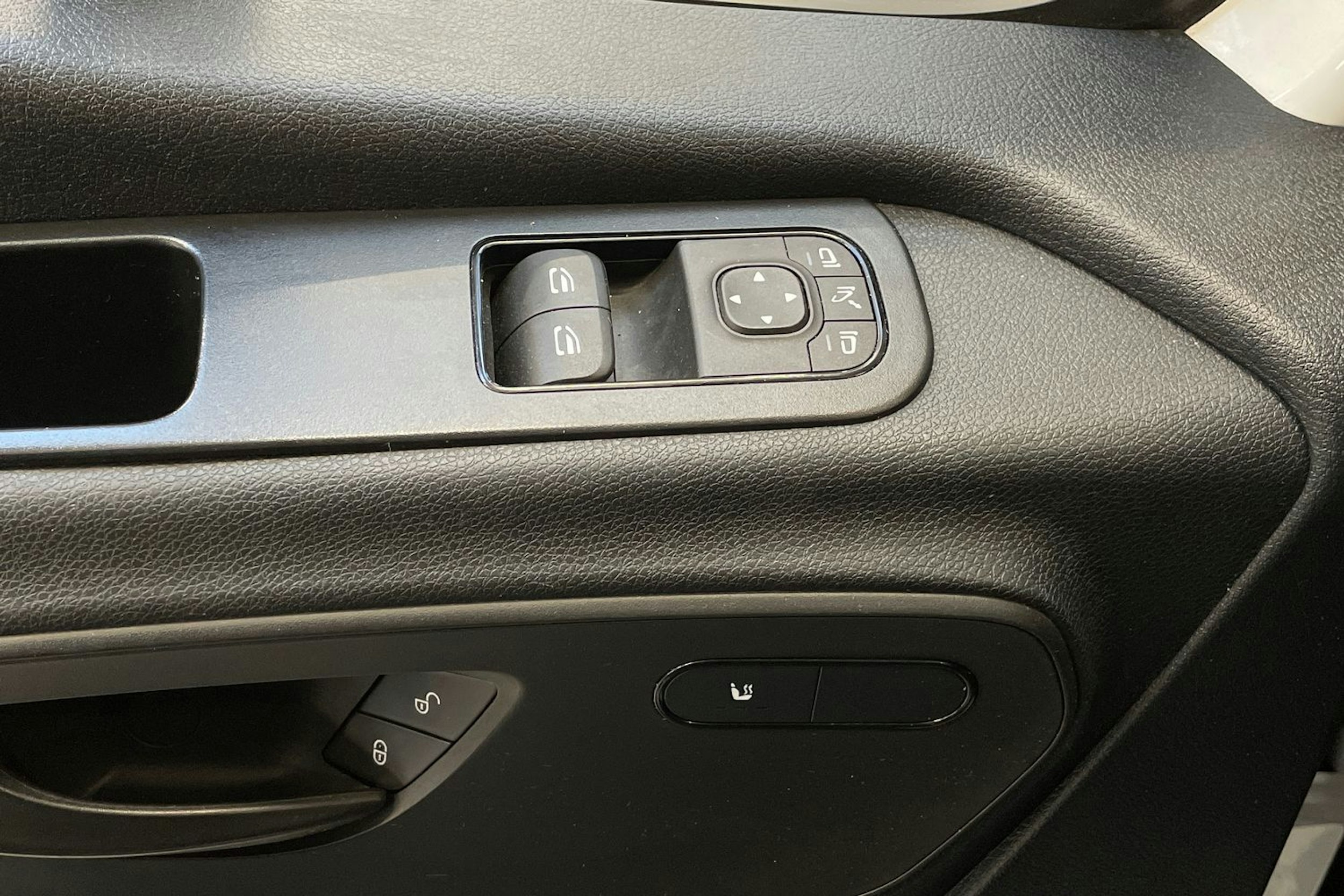 valkoinen Mercedes-Benz Sprinter 2024 kuva 26.