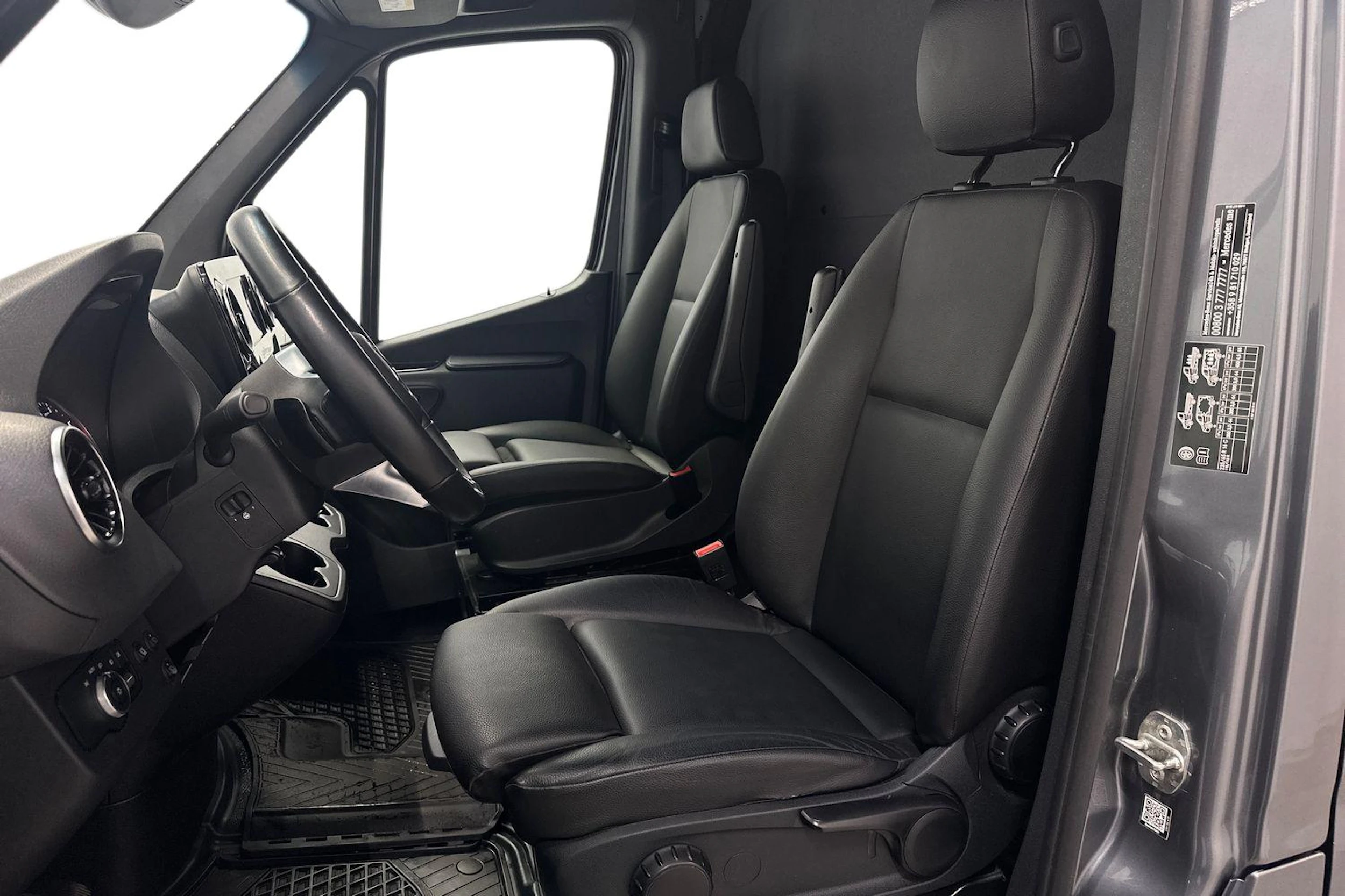 harmaa Mercedes-Benz Sprinter 2025 kuva 8.