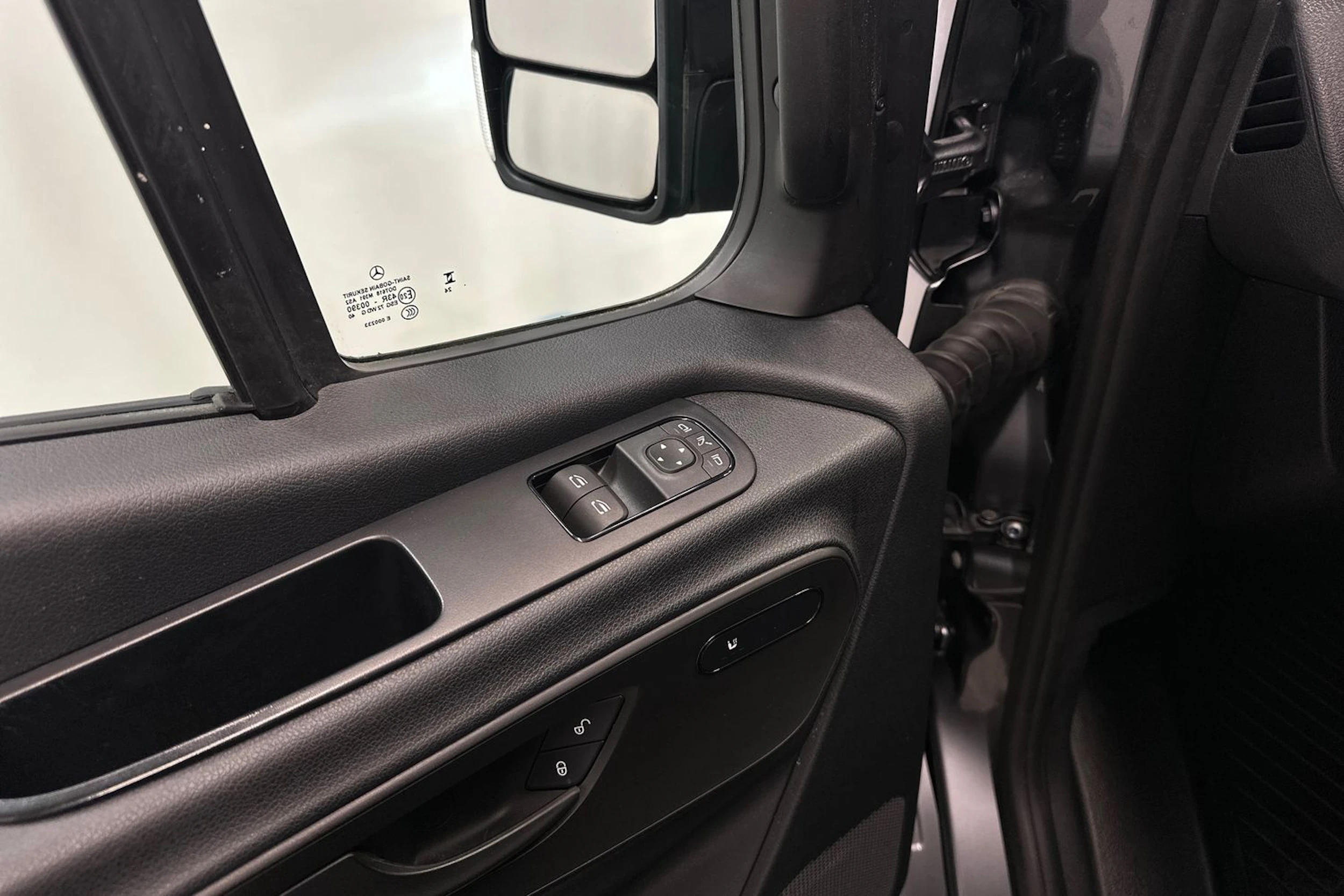 harmaa Mercedes-Benz Sprinter 2025 kuva 27.