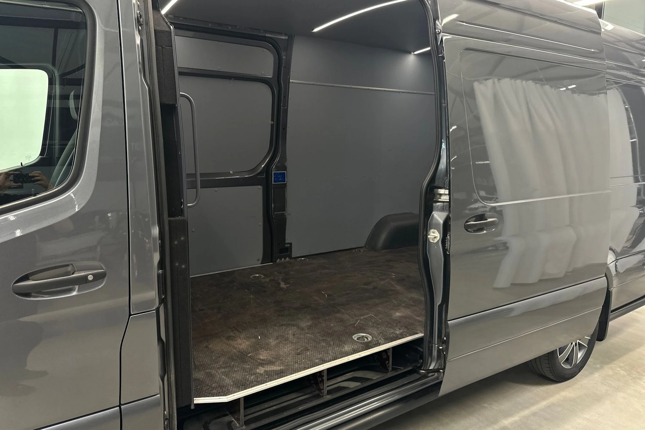 harmaa Mercedes-Benz Sprinter 2025 kuva 30.