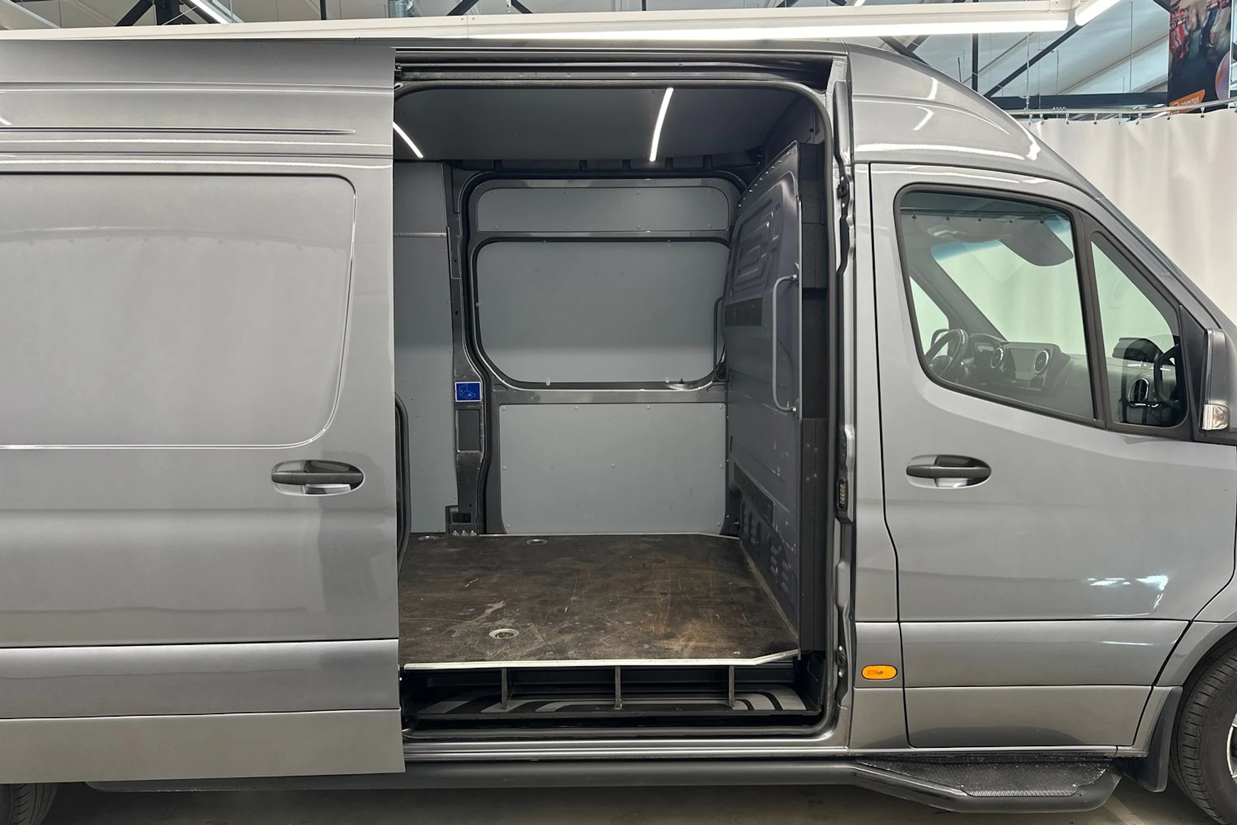 harmaa Mercedes-Benz Sprinter 2025 kuva 31.