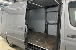 harmaa Mercedes-Benz Sprinter 2025 kuva 32.