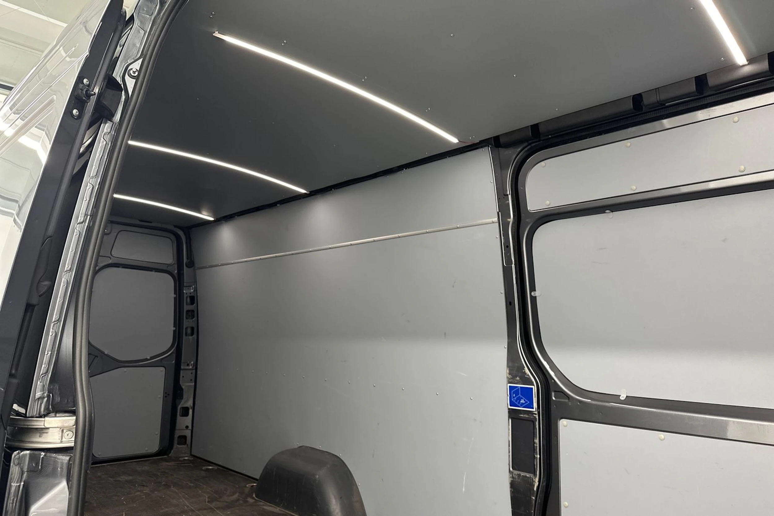 harmaa Mercedes-Benz Sprinter 2025 kuva 33.