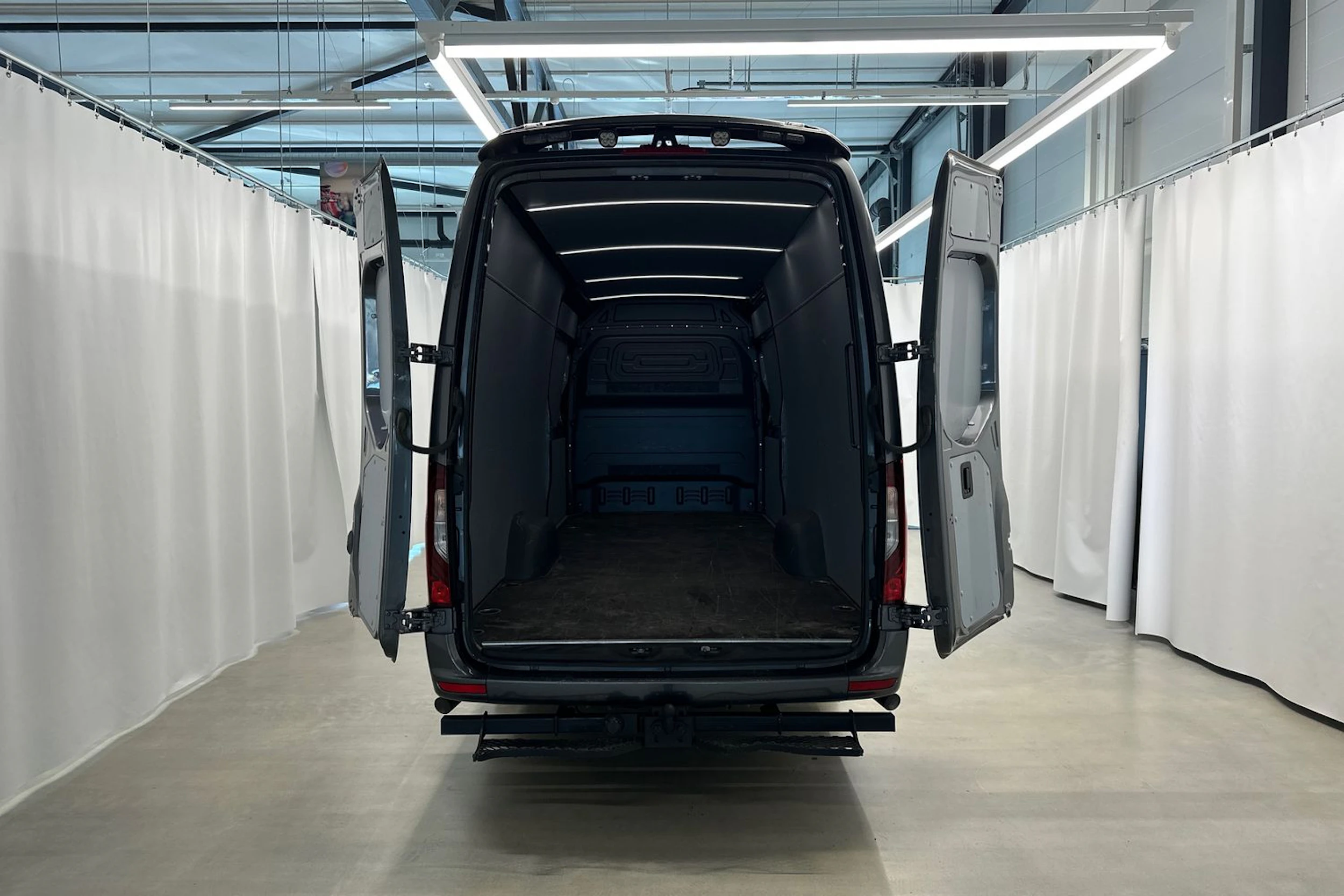 harmaa Mercedes-Benz Sprinter 2025 kuva 34.