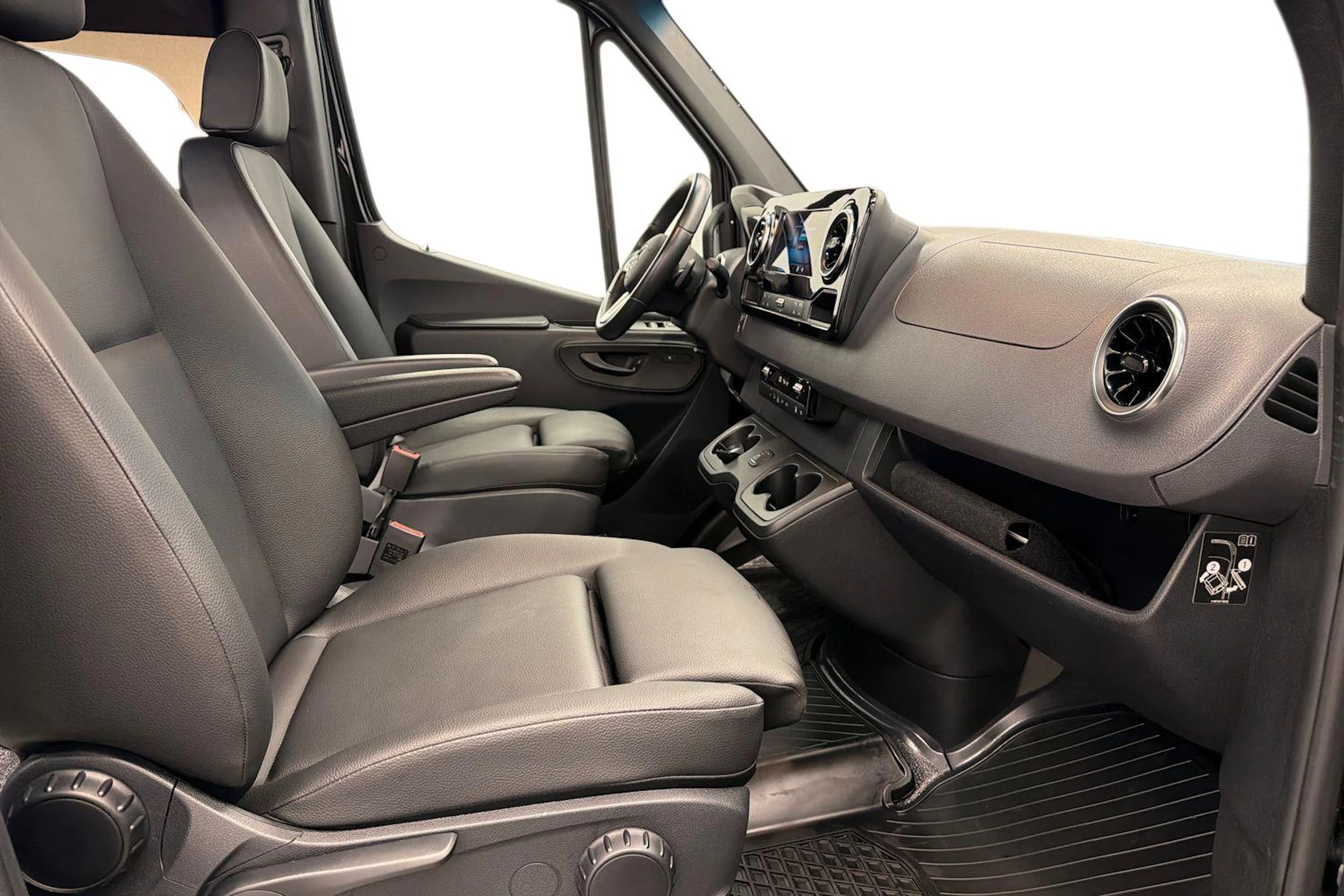 musta Mercedes-Benz Sprinter 2024 kuva 8.