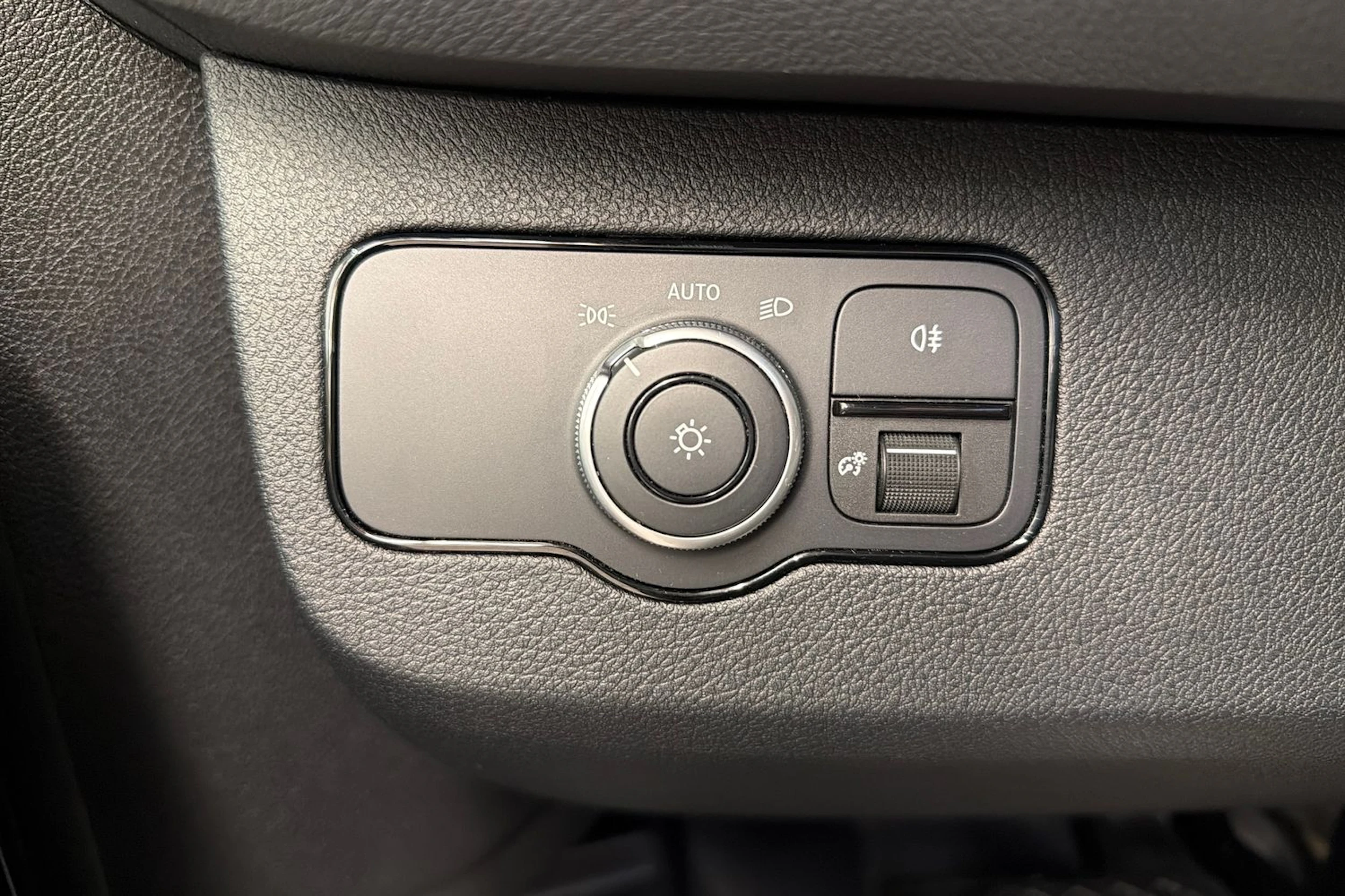 musta Mercedes-Benz Sprinter 2024 kuva 26.
