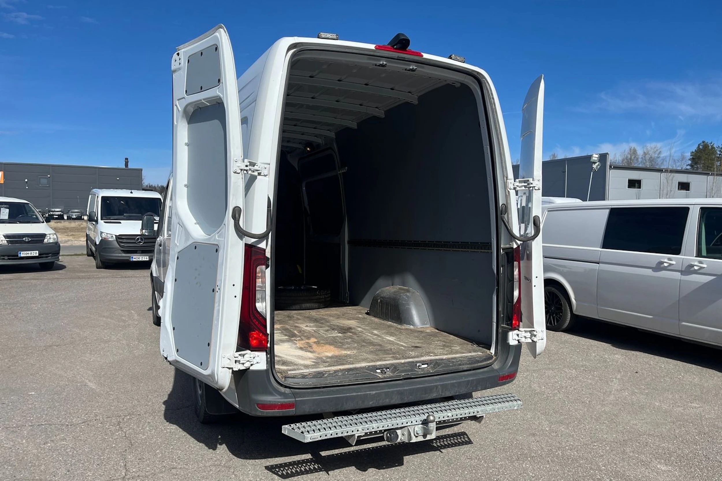 valkoinen Mercedes-Benz Sprinter 2024 kuva 5.