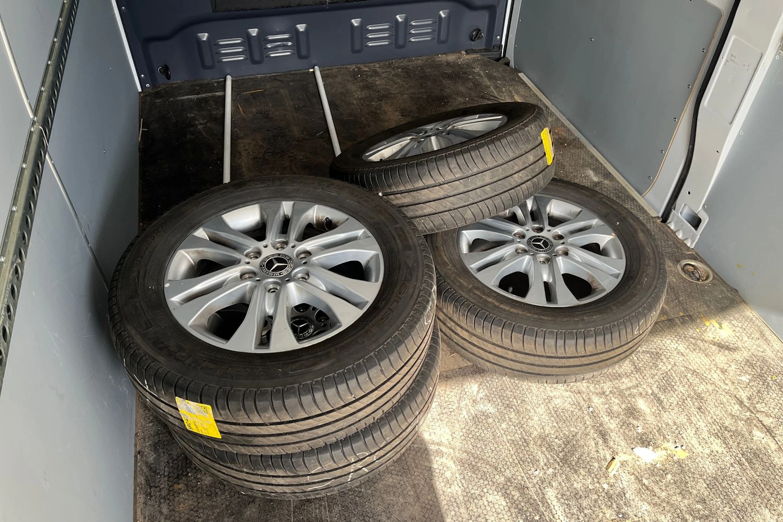 valkoinen Mercedes-Benz Sprinter 2024 kuva 6.