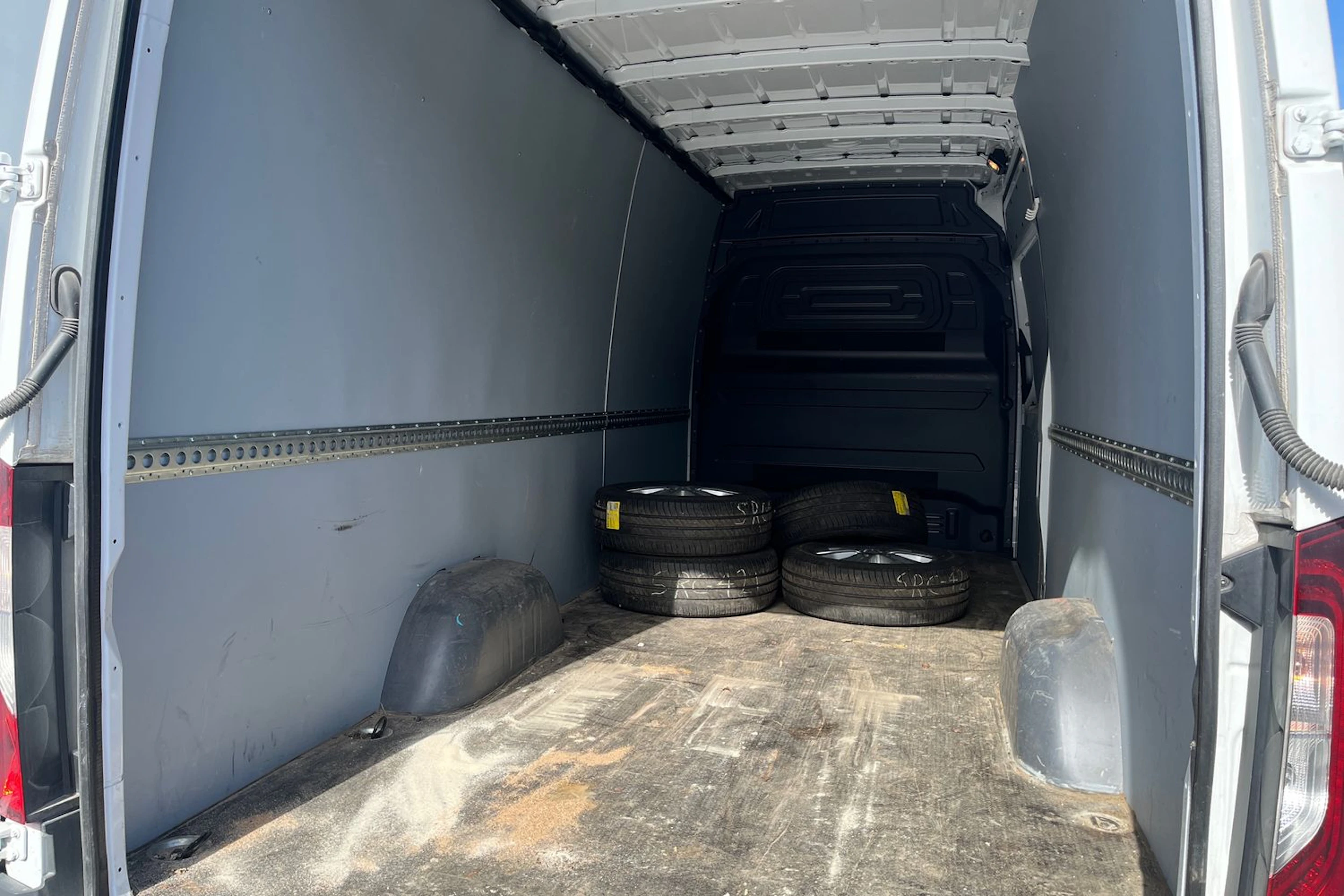 valkoinen Mercedes-Benz Sprinter 2024 kuva 7.